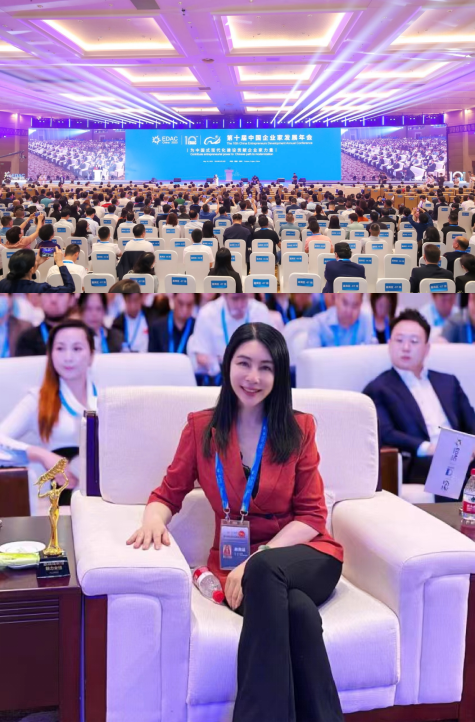 美亚生物科技集团董事长吴宜蓁受邀出席第十届中国企业家发展年会，并荣膺最具魅力女性奖