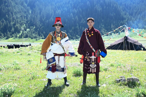 牧民与牦牛“本色出演”：2026甘孜山地文化旅游节在玉科草原震撼启幕