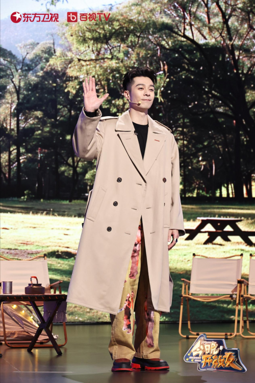 李艺彤一上台就表示自己有很多朋友,并大方分享了自己交朋友的四大