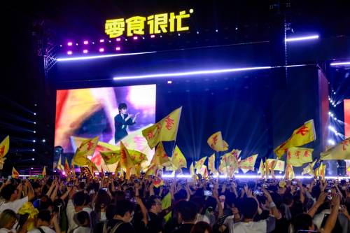佳龙闪耀零食音乐节 加速占领年轻消费心智