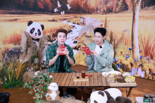 李佳琦直播间“热土·丰年”再掀助农热潮，特色农产品热销10万件