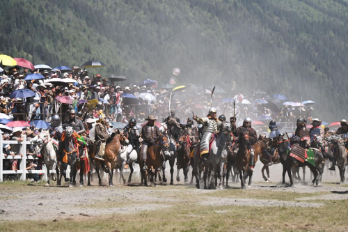 牧民与牦牛“本色出演”：2026甘孜山地文化旅游节在玉科草原震撼启幕