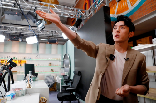 李佳琦直播间：从卖货场到中国品牌共建平台